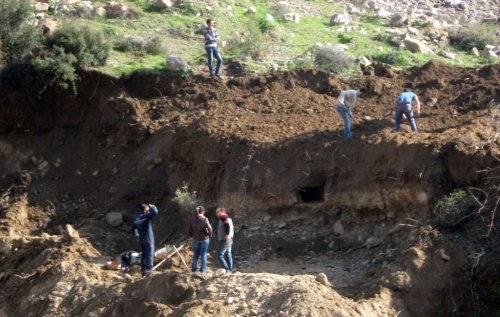 Nazilli'de gölet inşaatı sırasında lahit bulundu