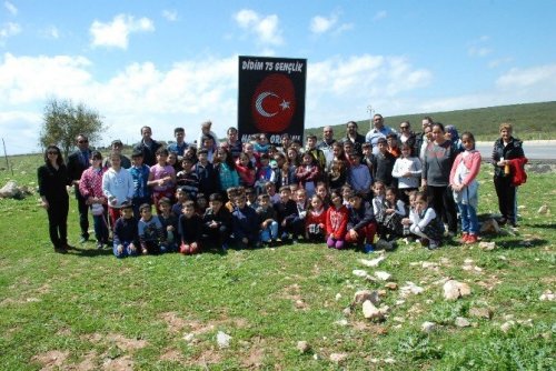 Öğrenciler 75 gençlik hatıra ormanına fidan dikti