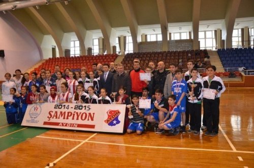 Okullar arası yıldızlar Badminton İl Birinciliği Turnuvası sona erdi