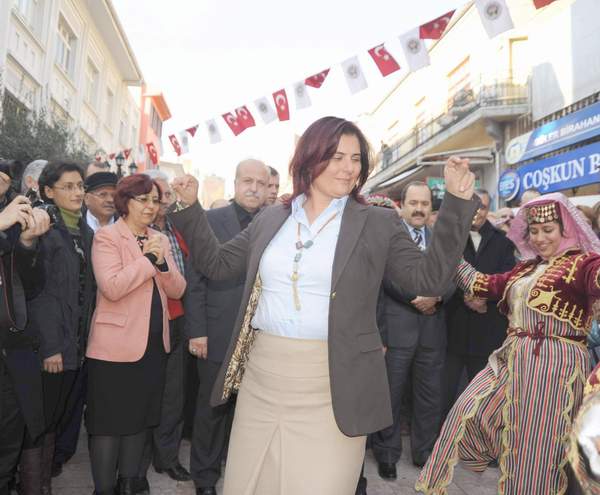 ozlem-cercioglu,-ilk-2’de-(1).jpg