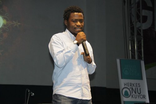 Peygamber Sevdası Salona Sığmadı