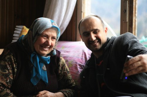 Rizeli Eltilerin Kedi Sevgisi