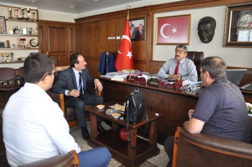 Şair Kadir Koca, Belediye Başkanı Haluk Alıcık’ı Ziyaret Etti
