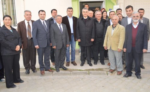 Savaş, Makası Halka Verdi