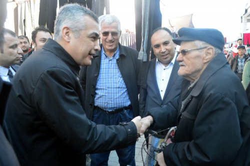 Savaş, Makası Halka Verdi