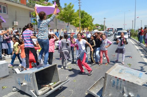 Sazlı Halkı Karayolunu Trafiğe Kapadı