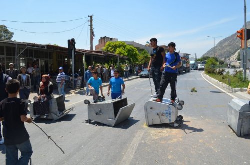Sazlı Halkı Karayolunu Trafiğe Kapadı