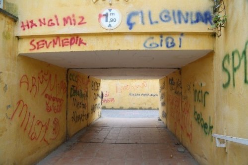 Şehit İsminin Verildiği Alt Geçidin Duvarları Aşıkların Gazabına Uğradı
