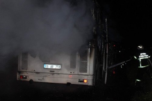 Seyir Halindeki Otobüs Alev Alev Yandı