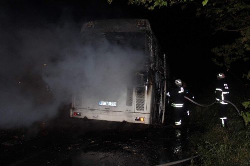 Seyir Halindeki Otobüs Alev Alev Yandı