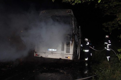 Seyir Halindeki Otobüs Alev Alev Yandı