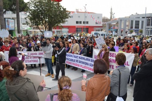Söke’de Kadınlar Birlik, Dayanışma ve Mücadele İçin Yürüdü