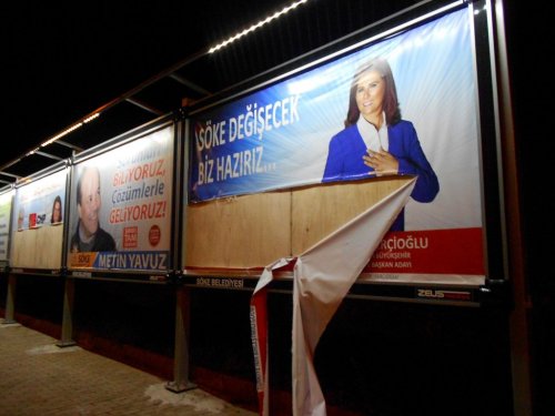 Söke’de Özlem Çerçioğlu’nun Afişlerine Çirkin Saldırı