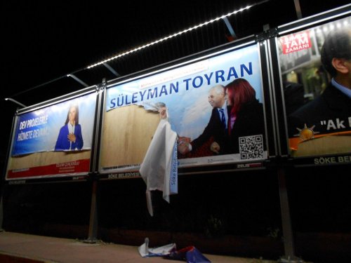 Söke’de Özlem Çerçioğlu’nun Afişlerine Çirkin Saldırı