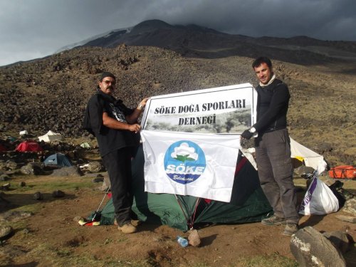 Söke'li Dağcılar, Ağrı Dağı'nın Zirvesine Tırmandı