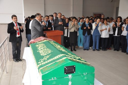 Sunay Hemşire Meslektaşlarını Üzdü