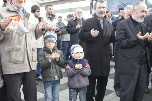 Suriye’ye 3 Tır Yardım Malzemesi Gönderildi