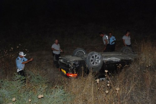 Tarlaya Uçan Araçtaki İki Kişi Yaşadıklarına İnanamadı