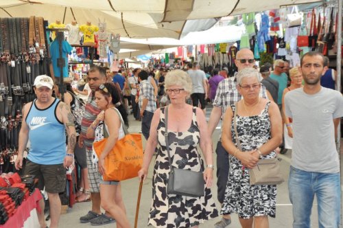 Tartışmalara Yol Açan Kuşadası Tekstil Pazarı Yeniden Açıldı
