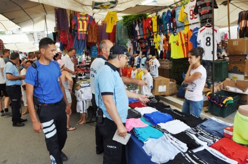 Tartışmalara Yol Açan Kuşadası Tekstil Pazarı Yeniden Açıldı
