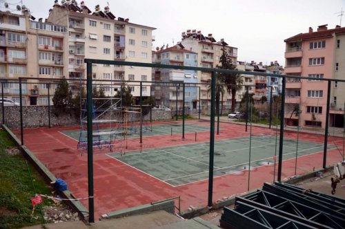Tenis Kortlarının Üstü Kapatılıyor