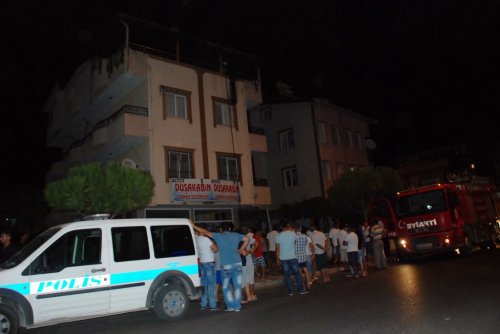 Teras katında çıkan yangın korku yarattı