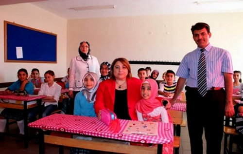 Töre, İmam Hatip Okullarını ziyaret ediyor
