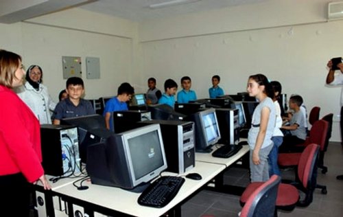 Töre, İmam Hatip Okullarını ziyaret ediyor