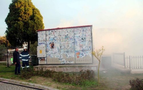 Trafonun dibinde yakılan ateş korkuttu