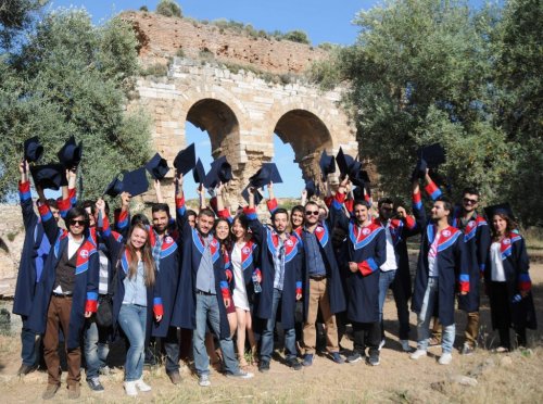 Tralleis, 4 Üniversitenin Mezuniyet Coşkusuna Ev Sahipliği Yaptı