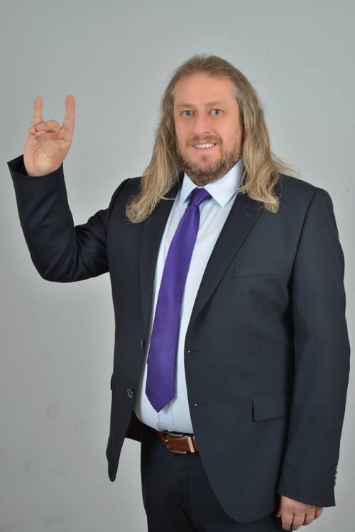 Uzun Saçlı Belediye Başkan Adayı