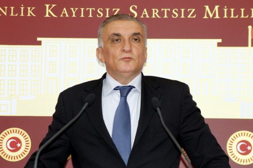 Uzunırmak: Bu bayrak inmez, ezan susmaz