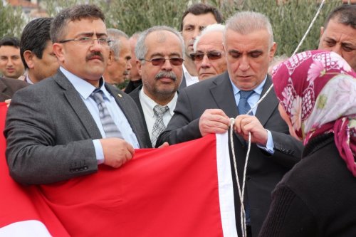 Uzunırmak'tan Bozdoğan'ın Yenice Köyüne Bayrak