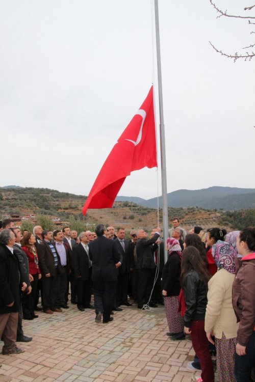 Uzunırmak'tan Bozdoğan'ın Yenice Köyüne Bayrak