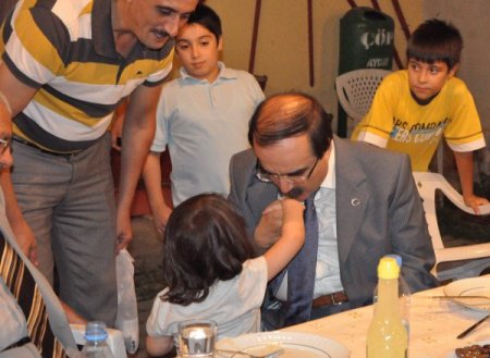 Vali Coş’tan Gösterişli İftarlardan Kaçının Çağrısı