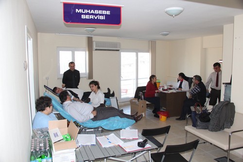 vergi-dairesi-personeli-kan-bagisladi-(7).jpg