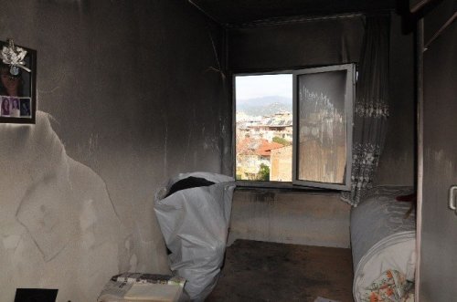Yangından zarar gören yaşlı çifte Başkan Alıcık sahip çıktı