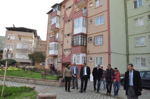 Yangından zarar gören yaşlı çifte Başkan Alıcık sahip çıktı