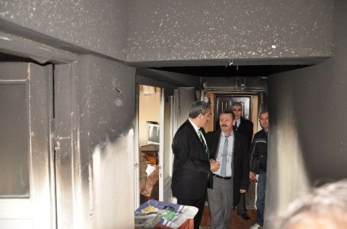 Yangından zarar gören yaşlı çifte Başkan Alıcık sahip çıktı