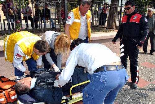 Yolun Ortasında Uyuyan Şahsı Ne Polis Ne De 112 Uyandıramadı