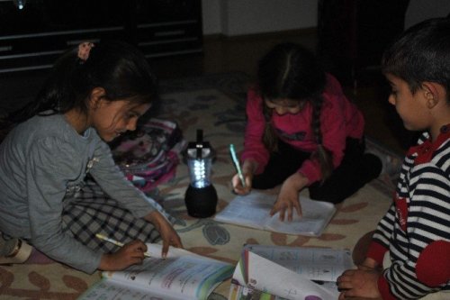 Yönetim Borcu Ödemedi Diye 350 Kişinin Elektriği Kesildi