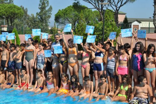 Yüzme Kursu Öğrencileri Katılım Sertifikalarını Aldı