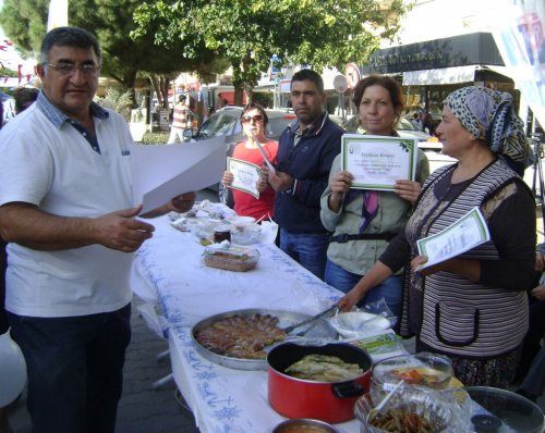 Zeytin Festivali'nde Zeytinyağlı Yemekler Yarıştı